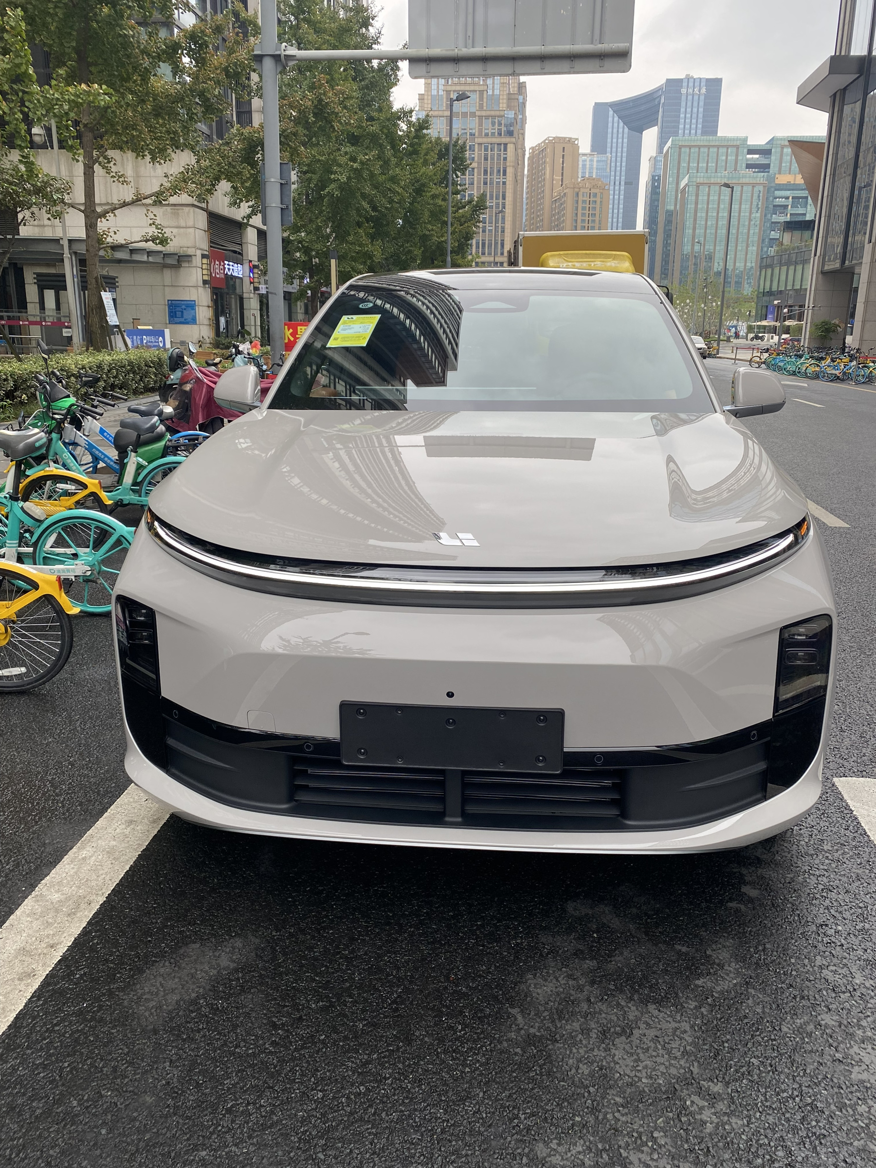 尊龙官方网站首页 MEGA 高压纯电 MPV